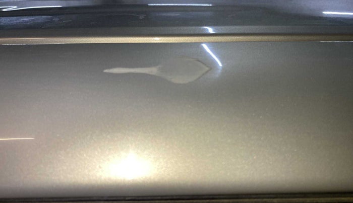 2015 Toyota Innova 2.5 VX 7 STR, Diesel, Manual, 1,04,654 km, Right A pillar - Paint is slightly faded