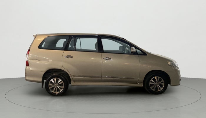 2015 Toyota Innova 2.5 VX 7 STR, Diesel, Manual, 1,04,654 km, Right Side View