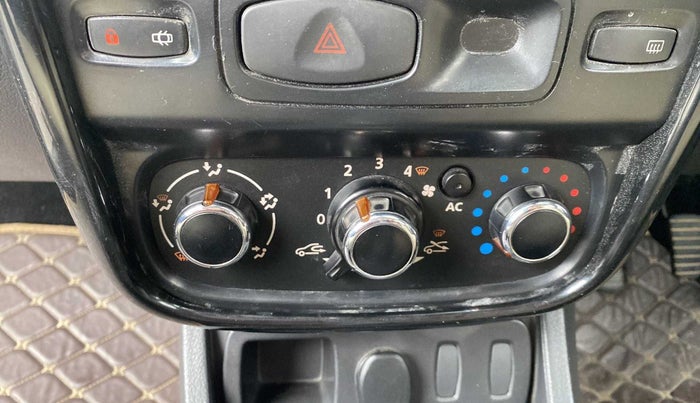 2012 Renault Duster RXL PETROL, Petrol, Manual, 95,074 km, AC Unit - Directional switch has minor damage