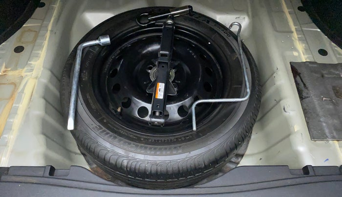 2019 Toyota YARIS J MT, Petrol, Manual, 1,17,543 km, Spare Tyre