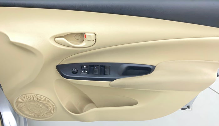 2019 Toyota YARIS J MT, Petrol, Manual, 1,17,543 km, Driver Side Door Panels Control
