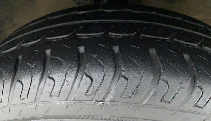 2014 Maruti Wagon R Stingray VXI, Petrol, Manual, 81,132 km, Right Front Tyre Tread