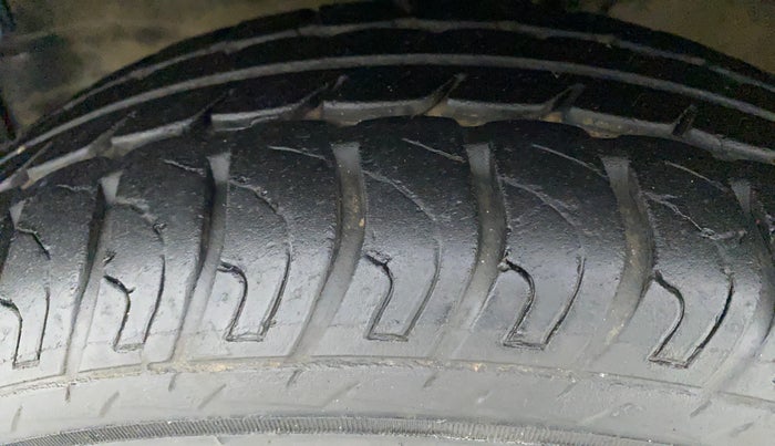 2014 Maruti Wagon R Stingray VXI, Petrol, Manual, 81,132 km, Left Front Tyre Tread