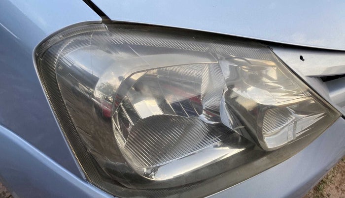 2011 Toyota Etios Liva G, Petrol, Manual, 78,075 km, Right headlight - Minor scratches