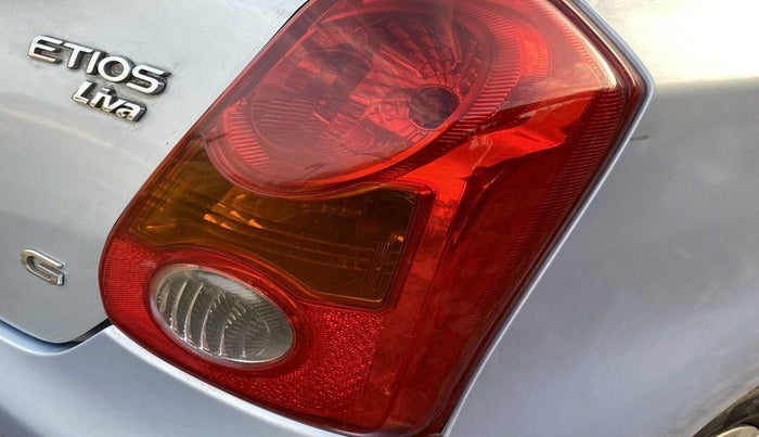 2011 Toyota Etios Liva G, Petrol, Manual, 78,075 km, Right tail light - Minor damage