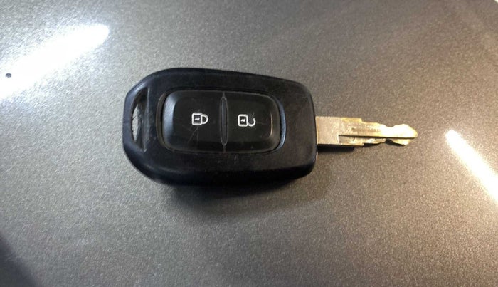2015 Renault Kwid RXT 0.8 (O), Petrol, Manual, 21,206 km, Lock system - Mechanical key minor damage