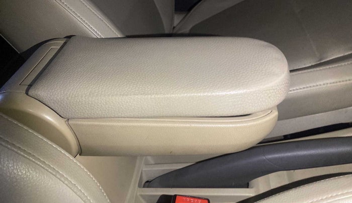 2017 Volkswagen Vento HIGHLINE PLUS 1.5 16 ALLOY, Diesel, Manual, 43,583 km, Driver seat - Armrest has miinor damage