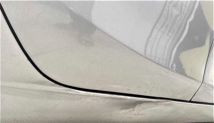 2016 Maruti Ciaz VXI+, Petrol, Manual, 1,05,374 km, Right running board - Slightly dented