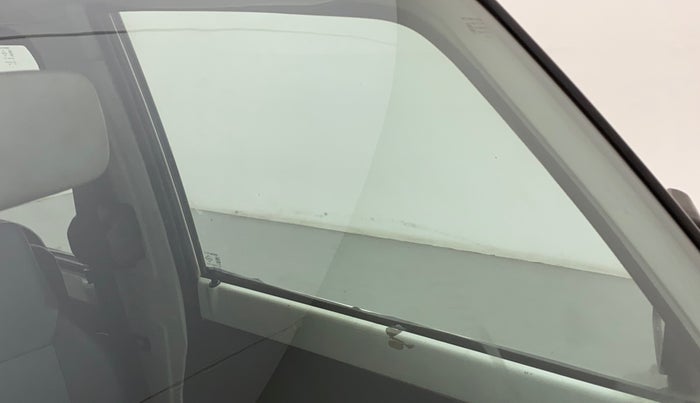 2017 Maruti OMNI E 8 STR, Petrol, Manual, 58,160 km, Front windshield - Minor spot on windshield