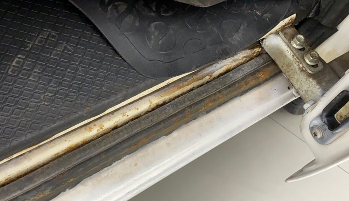 2017 Maruti OMNI E 8 STR, Petrol, Manual, 58,160 km, Left running board - Slight discoloration