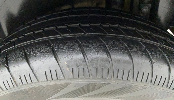 2016 Maruti Swift ZXI, Petrol, Manual, 45,118 km, Left Rear Tyre Tread