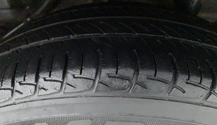 2015 Honda Brio S MT, Petrol, Manual, 48,459 km, Left Rear Tyre Tread