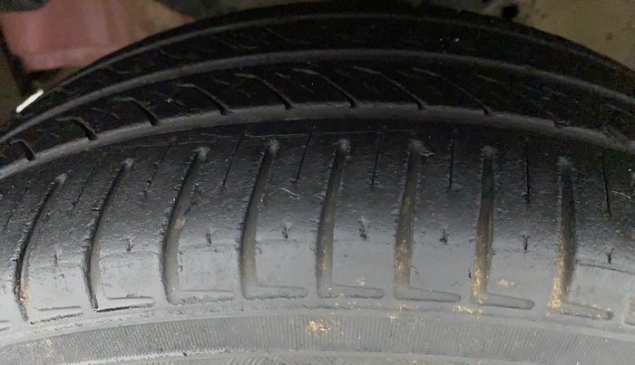 2015 Honda Brio S MT, Petrol, Manual, 48,459 km, Left Front Tyre Tread