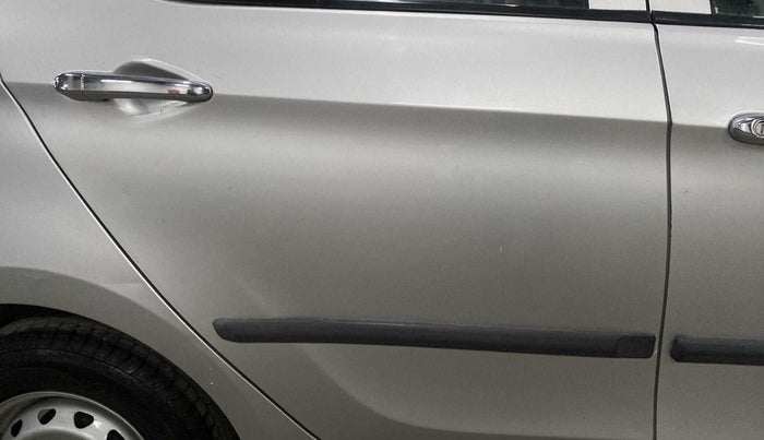 2018 Tata Tiago XT PETROL, Petrol, Manual, 22,302 km, Right rear door - Minor scratches