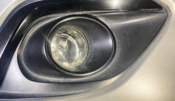 2015 Maruti Swift LDI, Diesel, Manual, 80,303 km, Right fog light - Not working