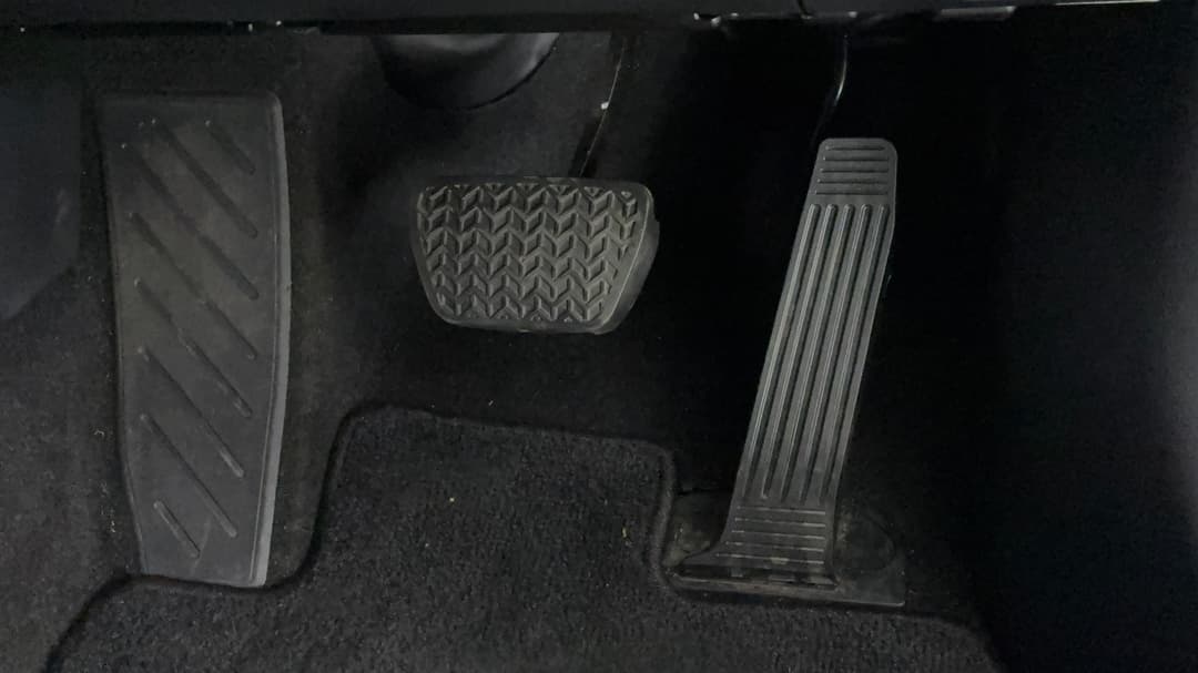 2022 Toyota RAV4 Gx (2WD) Hybrid, Automatic, 33878 km, Pedals and Footmat