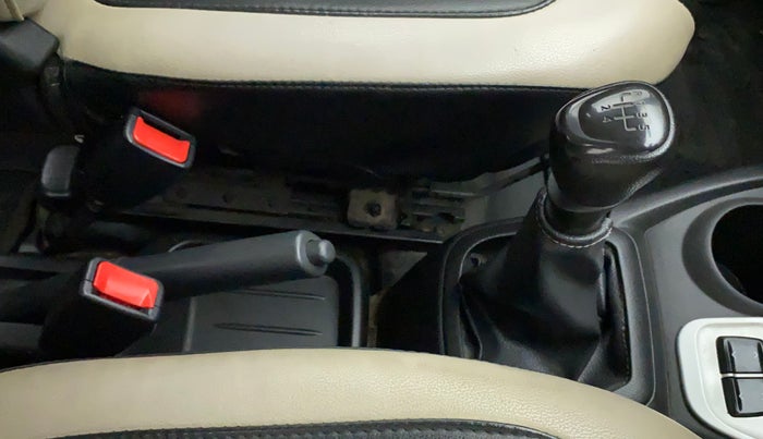 2018 Datsun Redi Go T (O), Petrol, Manual, 51,182 km, Gear Lever