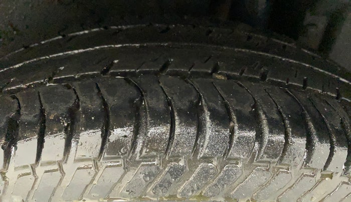 2012 Maruti Swift VXI, Petrol, Manual, 71,240 km, Left Rear Tyre Tread