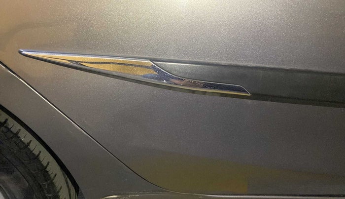 2015 Maruti Ciaz VXI, Petrol, Manual, 36,047 km, Right rear door - Minor scratches