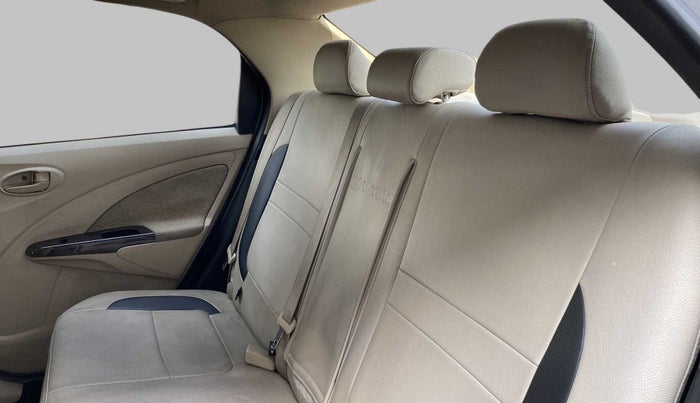 2017 Toyota Etios VX PLATINUM, Petrol, Manual, 45,760 km, Right Side Rear Door Cabin