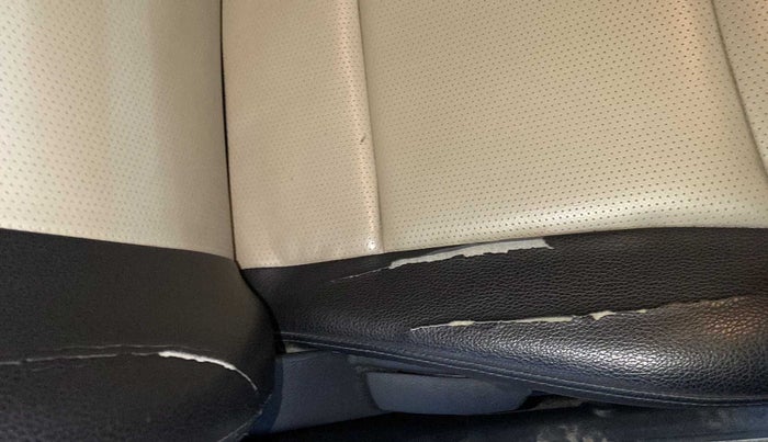 2016 Hyundai Eon ERA PLUS (O), Petrol, Manual, 31,166 km, Driver seat - Cover slightly torn
