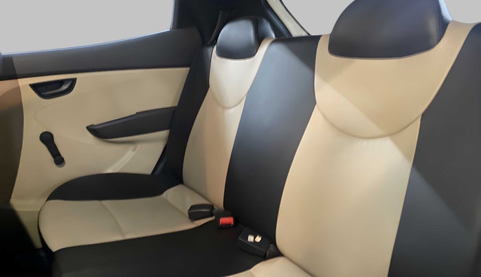 2016 Hyundai Eon ERA PLUS (O), Petrol, Manual, 31,166 km, Right Side Rear Door Cabin