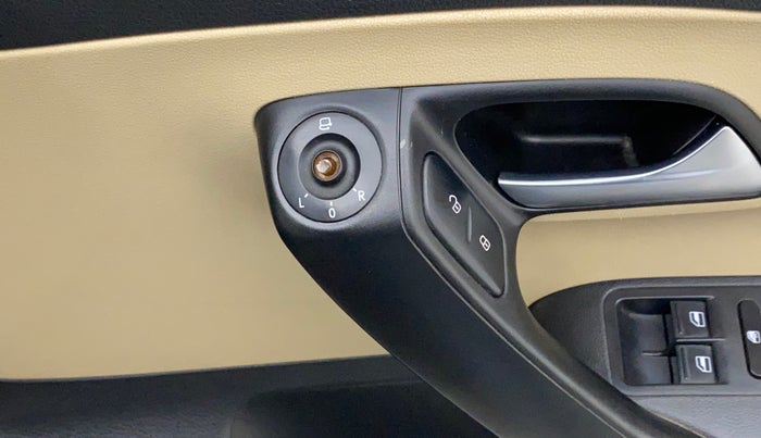 2017 Volkswagen Ameo HIGHLINE1.5L, Diesel, Manual, 1,10,257 km, Left rear-view mirror - ORVM switch has minor damage