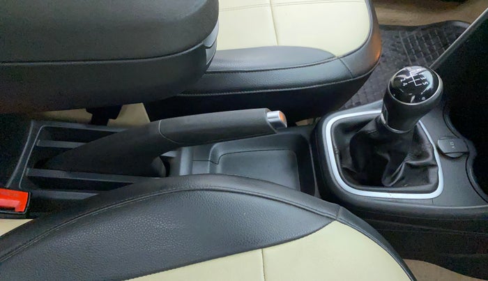 2017 Volkswagen Ameo HIGHLINE1.5L, Diesel, Manual, 1,10,257 km, Gear Lever