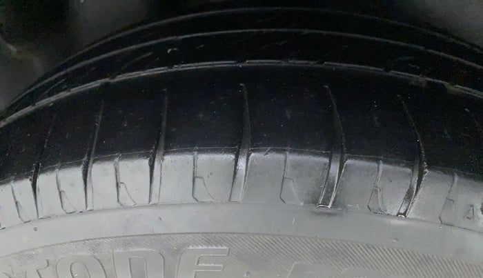 2017 Volkswagen Ameo HIGHLINE1.5L, Diesel, Manual, 1,10,257 km, Right Rear Tyre Tread