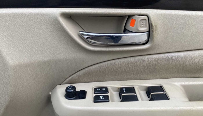 2015 Maruti Ciaz ZXI, Petrol, Manual, 60,412 km, Right front window switch / handle - Power window makes minor noise