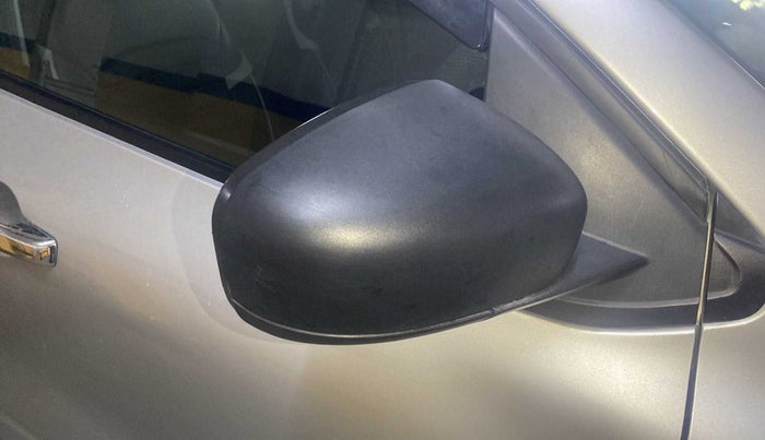 2020 Renault TRIBER RXE MT, Petrol, Manual, 29,900 km, Right rear-view mirror - Cover has minor damage