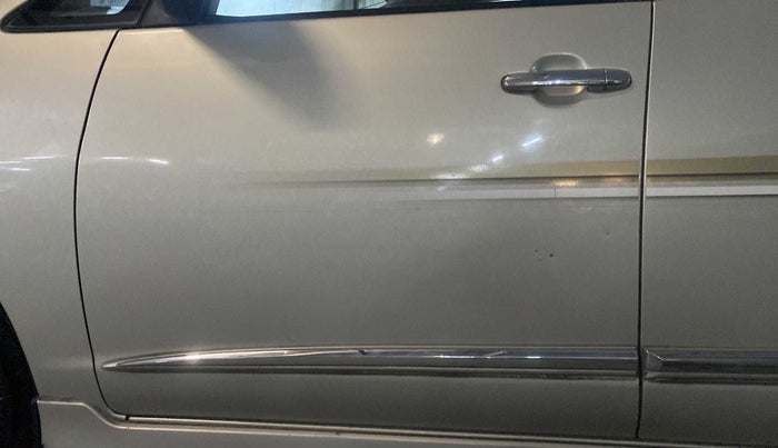 2013 Toyota Innova 2.5 ZX 7 STR, Diesel, Manual, 1,11,361 km, Front passenger door - Slightly dented
