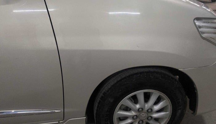 2013 Toyota Innova 2.5 ZX 7 STR, Diesel, Manual, 1,11,361 km, Right fender - Minor scratches