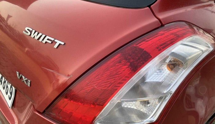 2014 Maruti Swift VXI, Petrol, Manual, 44,597 km, Right tail light - Minor scratches