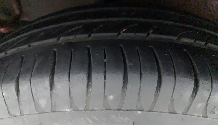 2016 Maruti Celerio ZXI (O), Petrol, Manual, 1,08,582 km, Right Rear Tyre Tread