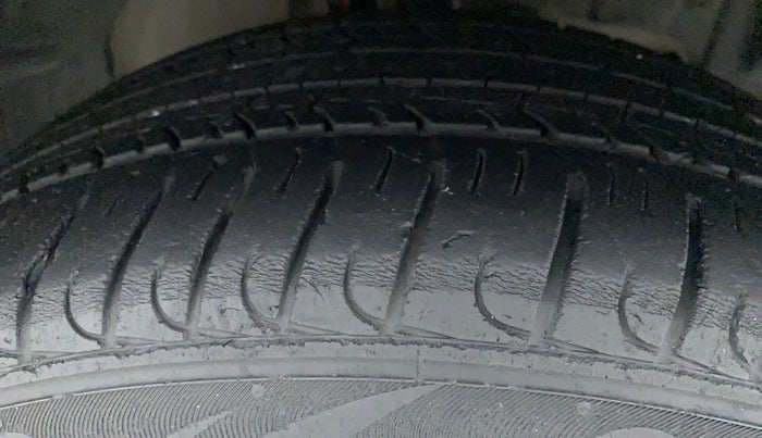 2017 Ford Ecosport TITANIUM 1.5L DIESEL, Diesel, Manual, 1,02,616 km, Right Front Tyre Tread