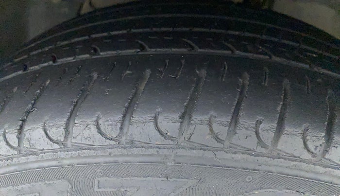 2017 Ford Ecosport TITANIUM 1.5L DIESEL, Diesel, Manual, 1,02,616 km, Left Front Tyre Tread