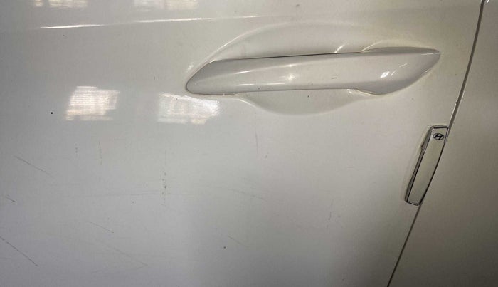 2021 Hyundai NEW I20 SPORTZ 1.2 MT, Petrol, Manual, 11,915 km, Front passenger door - Minor scratches