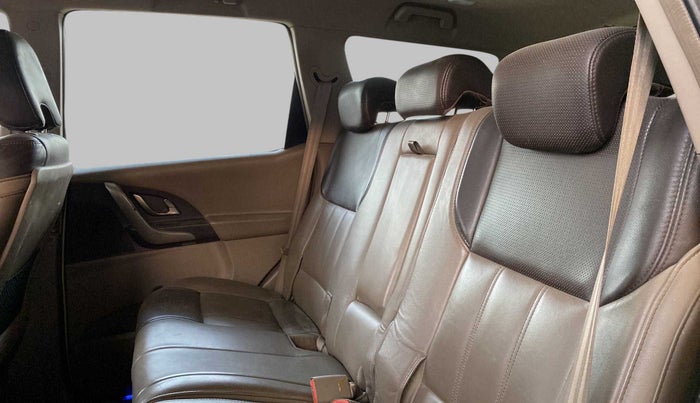 2014 Mahindra XUV500 W8, Diesel, Manual, 91,753 km, Right Side Rear Door Cabin