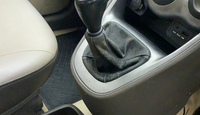 2015 Hyundai i10 SPORTZ 1.1, Petrol, Manual, 76,153 km, Gear lever - Boot cover slightly torn