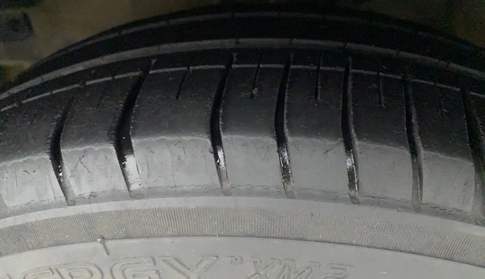 2015 Hyundai i10 SPORTZ 1.1, Petrol, Manual, 76,153 km, Left Front Tyre Tread