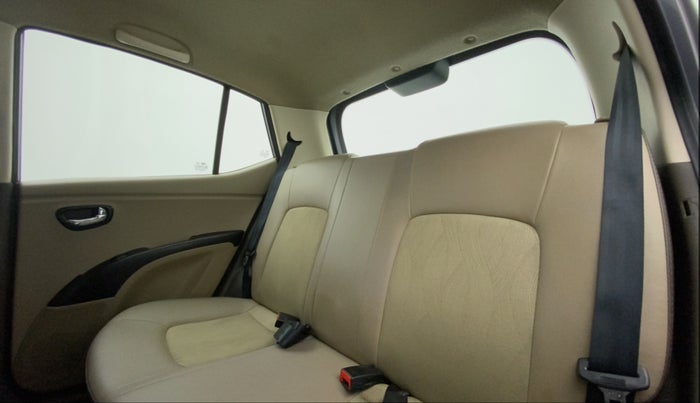 2015 Hyundai i10 SPORTZ 1.1, Petrol, Manual, 76,153 km, Right Side Rear Door Cabin