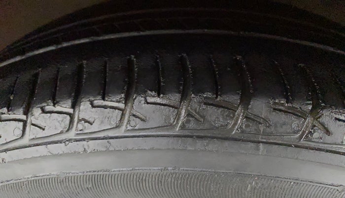 2016 Maruti Baleno DELTA PETROL 1.2, Petrol, Manual, 87,367 km, Right Front Tyre Tread