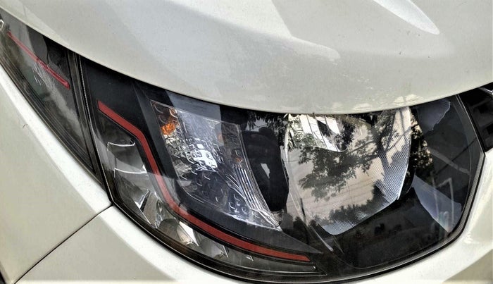 2016 Mahindra Kuv100 K8 6 STR, Petrol, Manual, 22,516 km, Right headlight - Minor damage