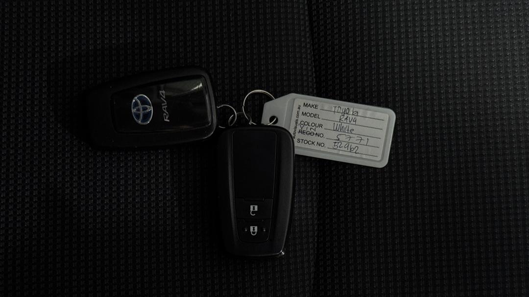 2022 Toyota RAV4 Gx (AWD) Hybrid, Automatic, 41028 km, Key Close-up