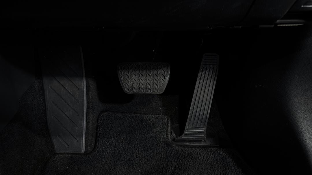 2022 Toyota RAV4 Gx (AWD) Hybrid, Automatic, 41028 km, Pedals and Footmat