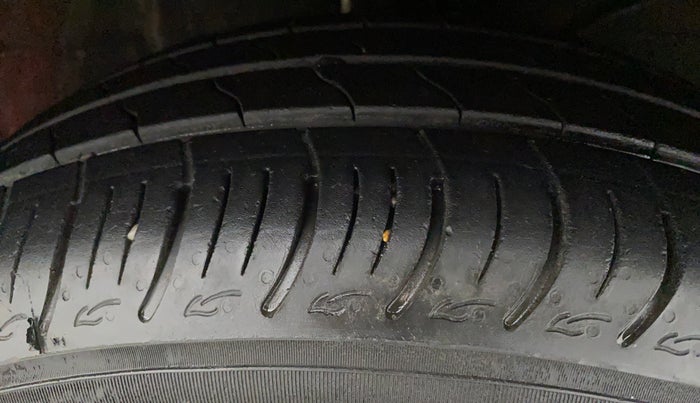 2017 Maruti Baleno DELTA PETROL 1.2, Petrol, Manual, 46,754 km, Right Front Tyre Tread