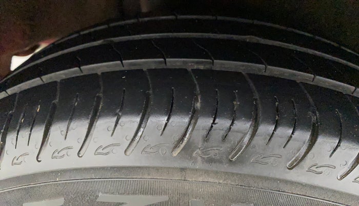 2017 Maruti Baleno DELTA PETROL 1.2, Petrol, Manual, 46,754 km, Right Rear Tyre Tread