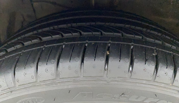 2019 Maruti Ciaz ALPHA 1.5 SHVS PETROL, Petrol, Manual, 49,126 km, Left Front Tyre Tread