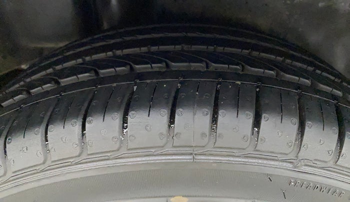 2019 Maruti Ciaz ALPHA 1.5 SHVS PETROL, Petrol, Manual, 49,126 km, Right Rear Tyre Tread